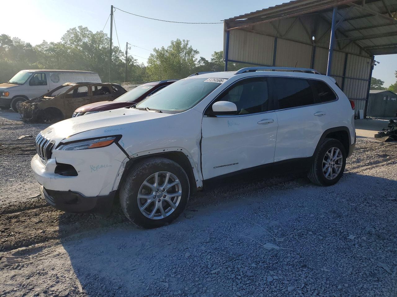 2015 Jeep Cherokee Latitude White vin: 1C4PJLCB6FW770901