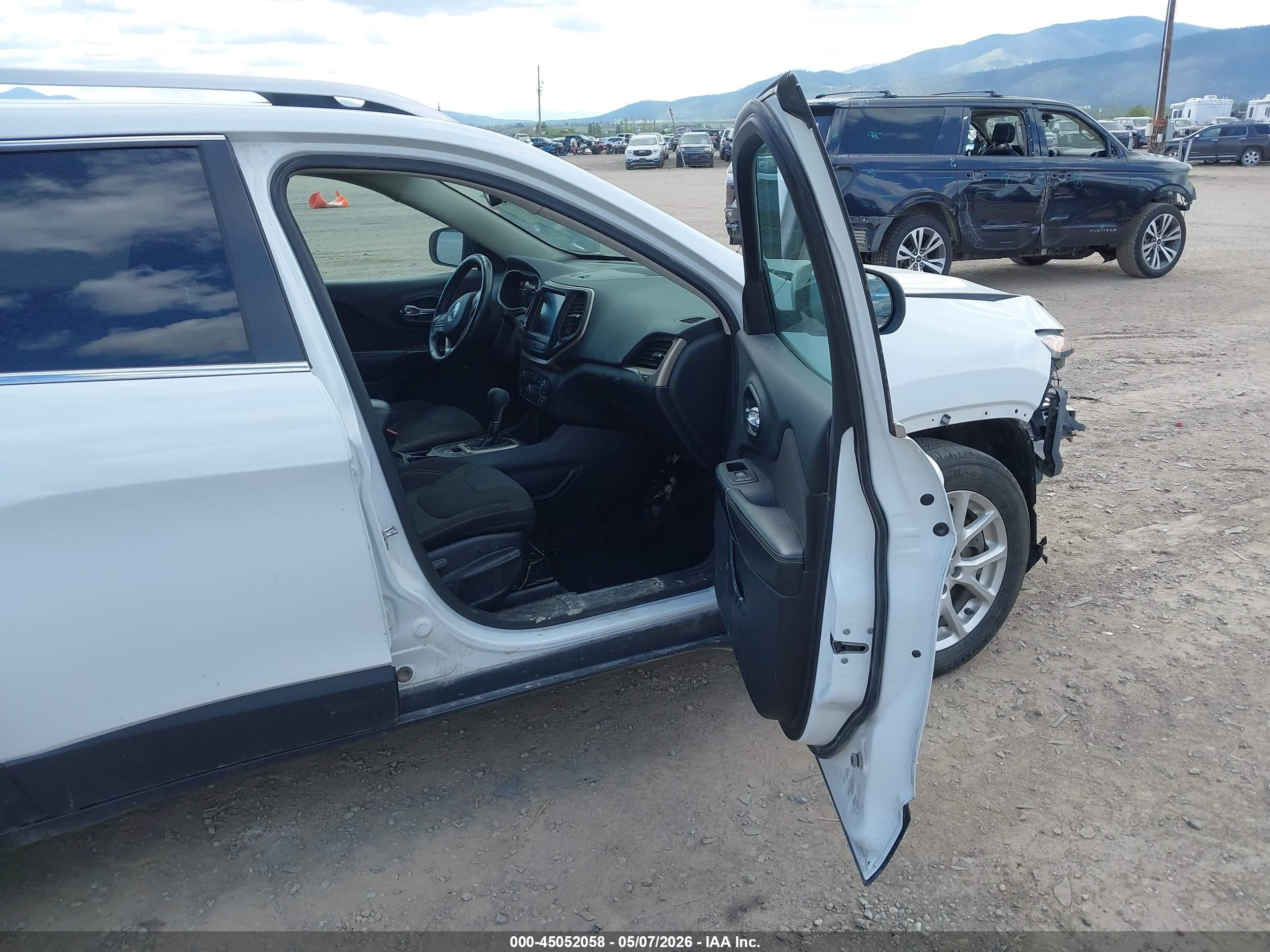 2016 Jeep Cherokee Latitude Белый vin: 1C4PJLCB6GW177945