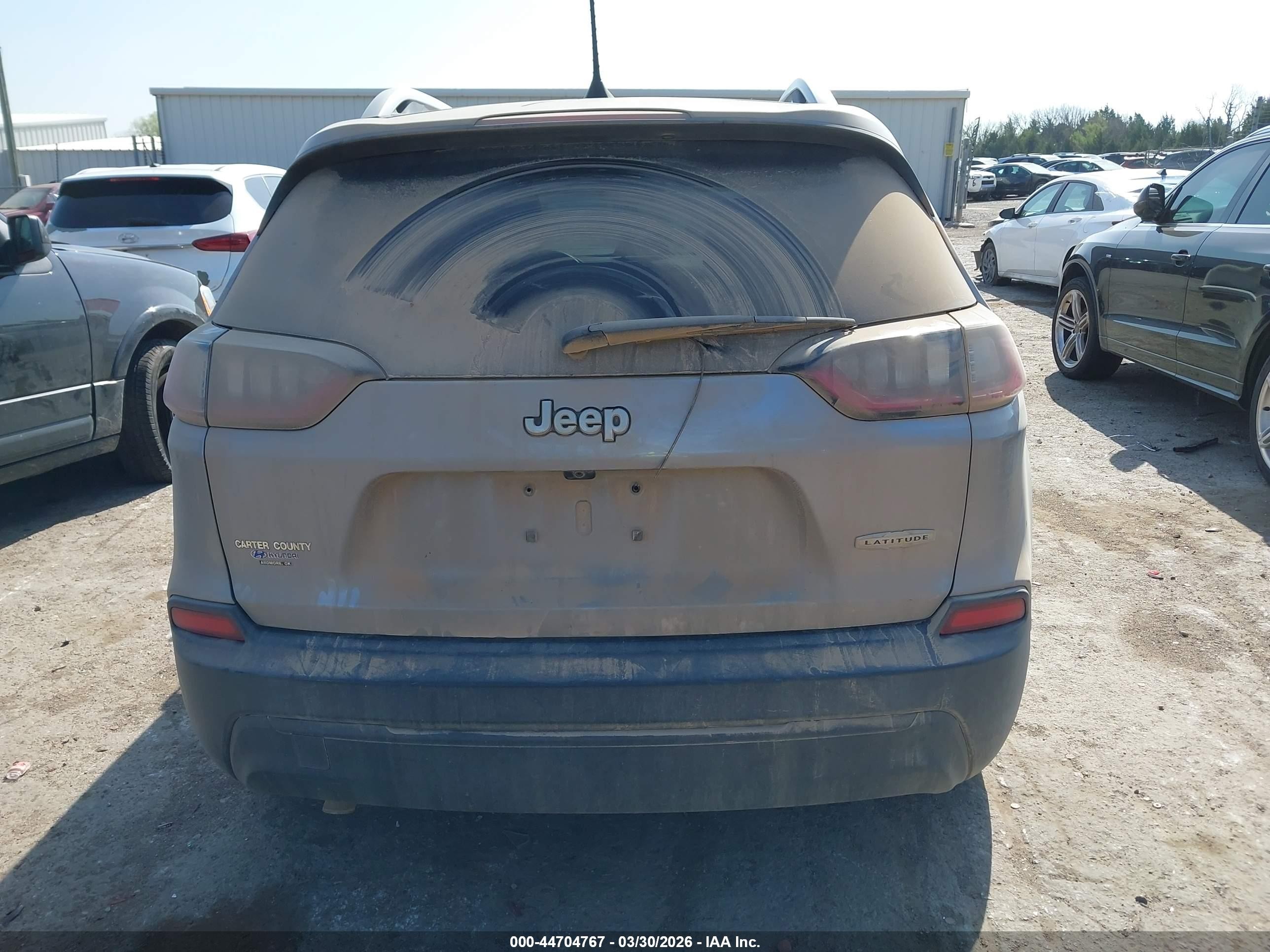 2019 Jeep Cherokee Latitude Fwd Silver vin: 1C4PJLCB6KD171812