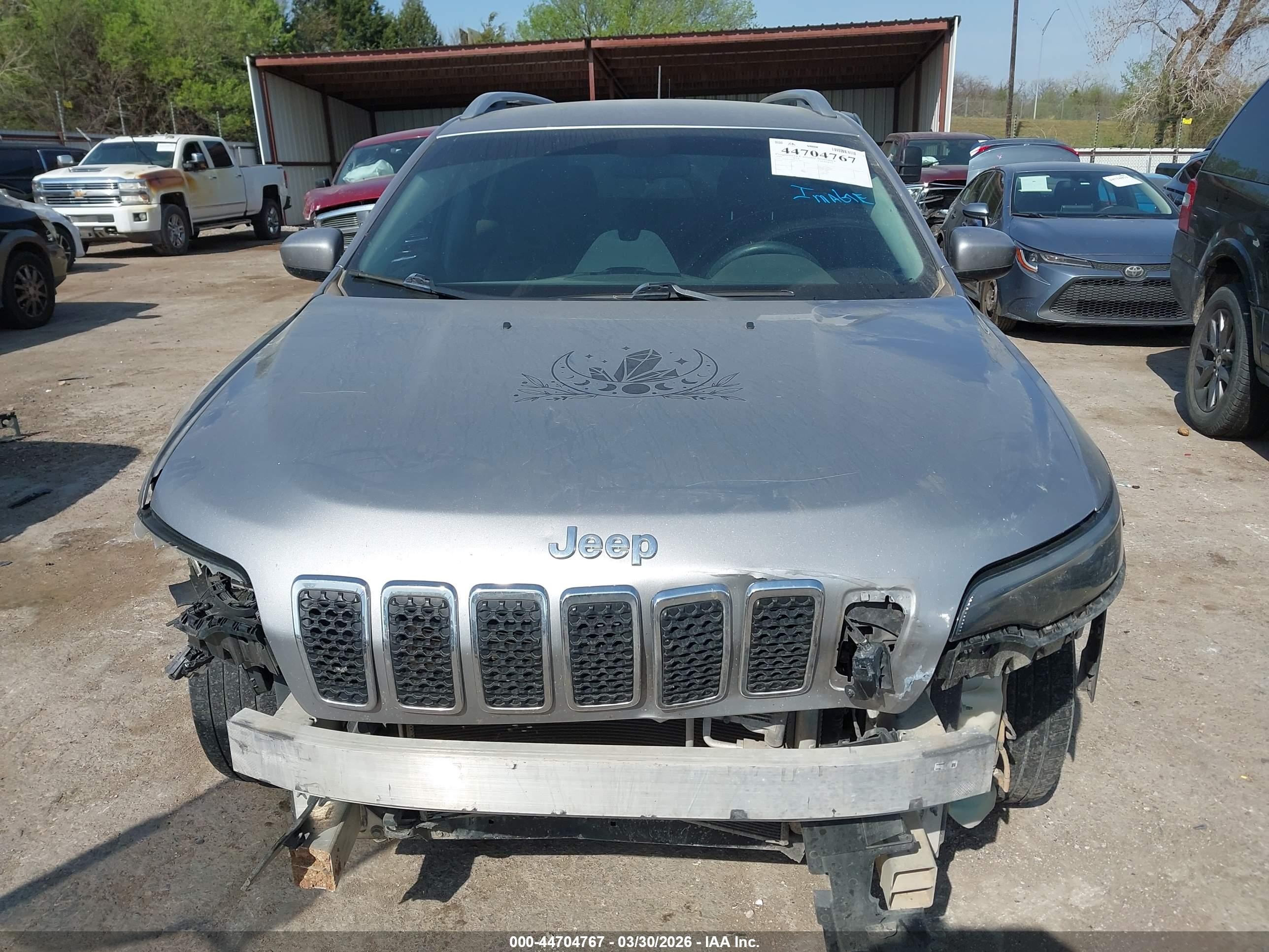 2019 Jeep Cherokee Latitude Fwd Silver vin: 1C4PJLCB6KD171812