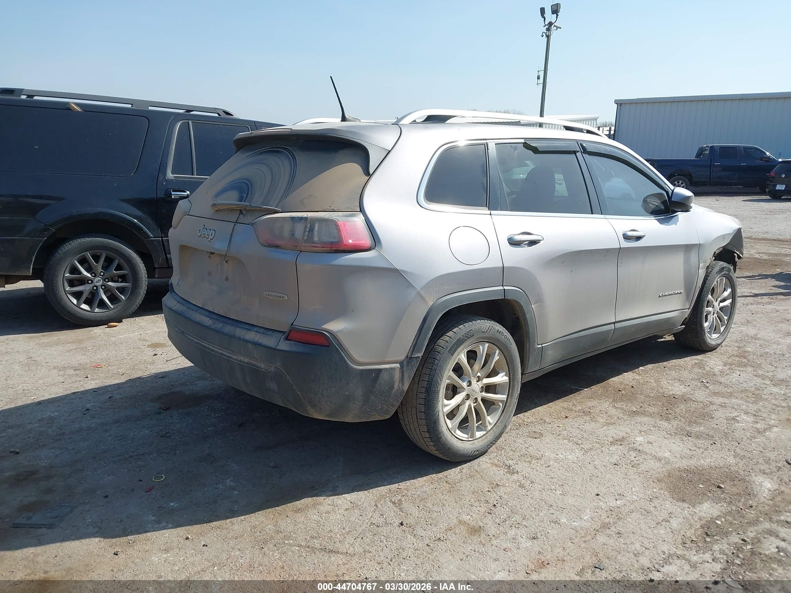 2019 Jeep Cherokee Latitude Fwd Silver vin: 1C4PJLCB6KD171812
