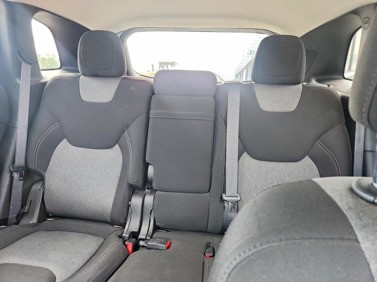 2014 Jeep Cherokee Latitude White vin: 1C4PJLCB7EW101762