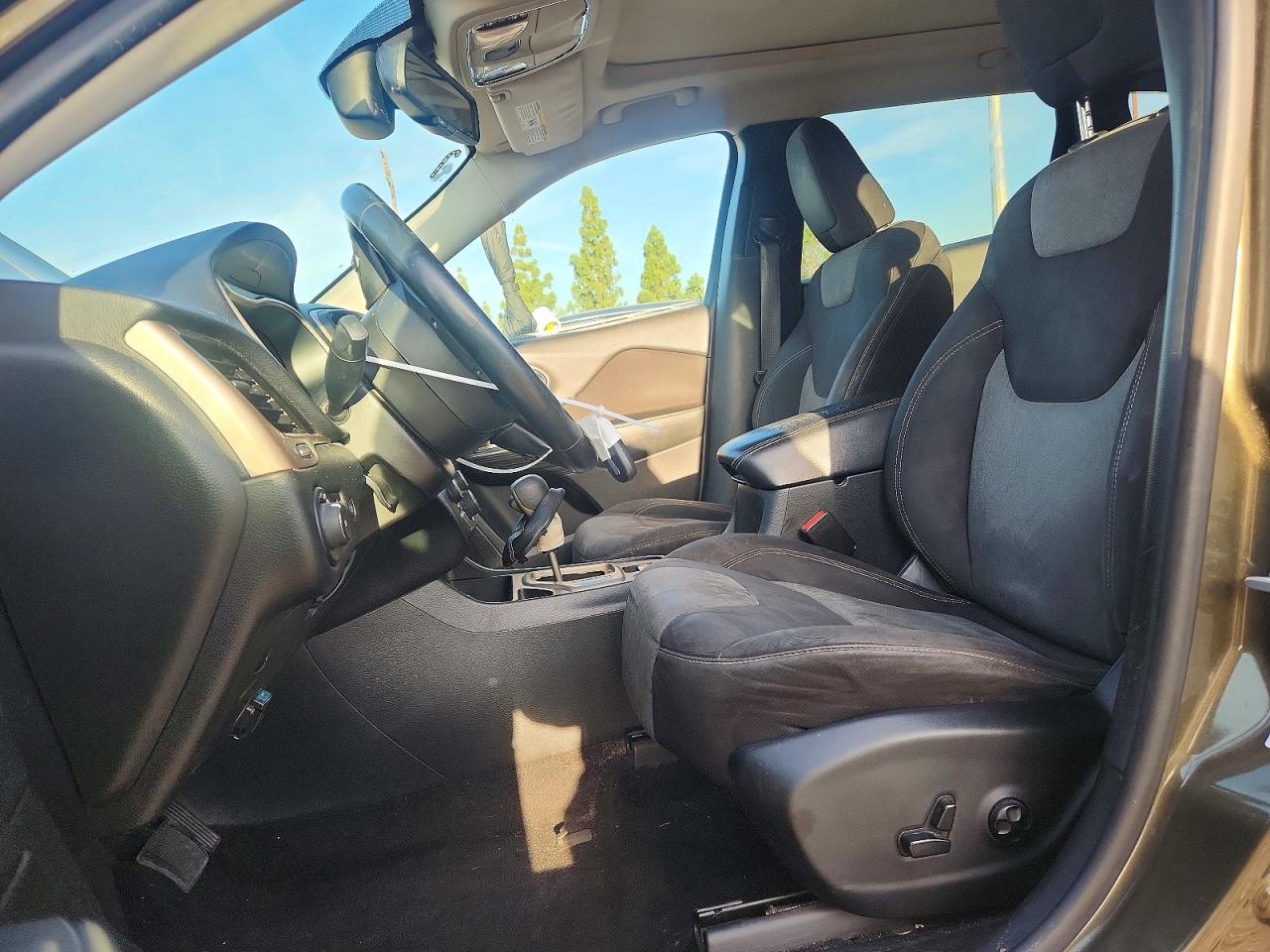 2014 Jeep Cherokee Latitude Зеленый vin: 1C4PJLCB7EW202767