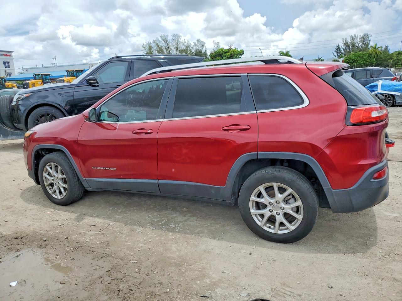 2014 Jeep Cherokee Latitude Red vin: 1C4PJLCB7EW249412