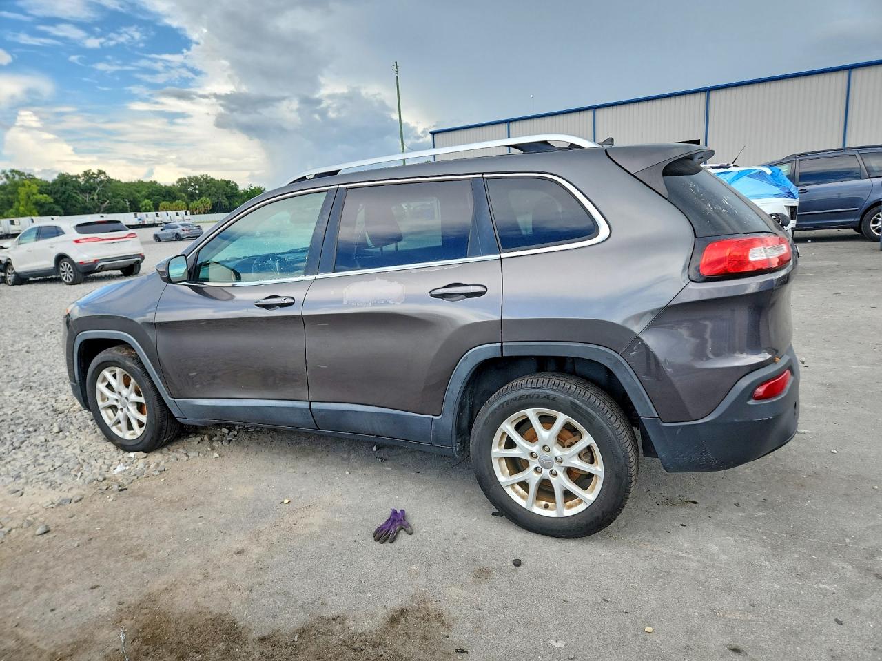 2015 Jeep Cherokee Latitude Gray vin: 1C4PJLCB7FW627696