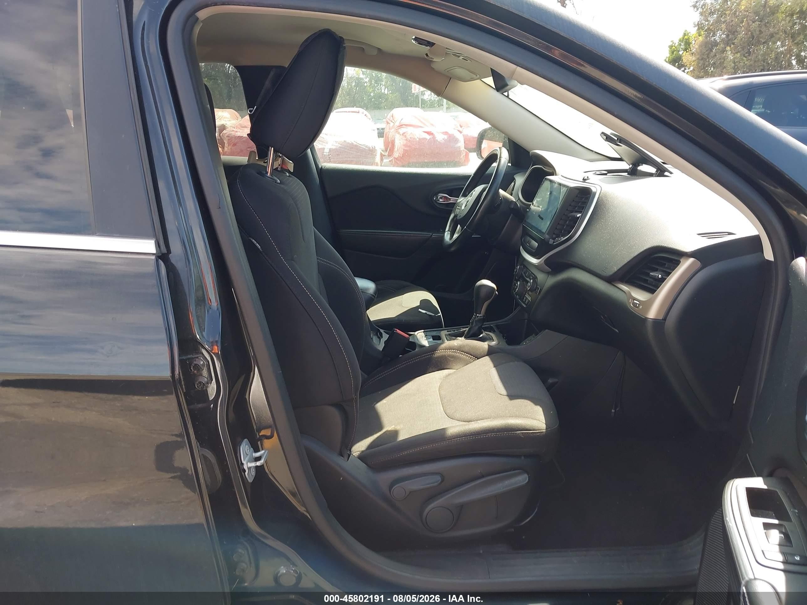 2015 Jeep Cherokee Latitude Black vin: 1C4PJLCB7FW627858