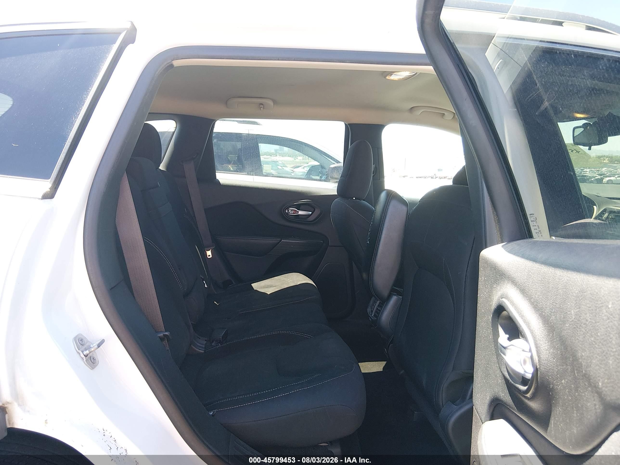 2015 Jeep Cherokee Latitude Белый vin: 1C4PJLCB7FW627889
