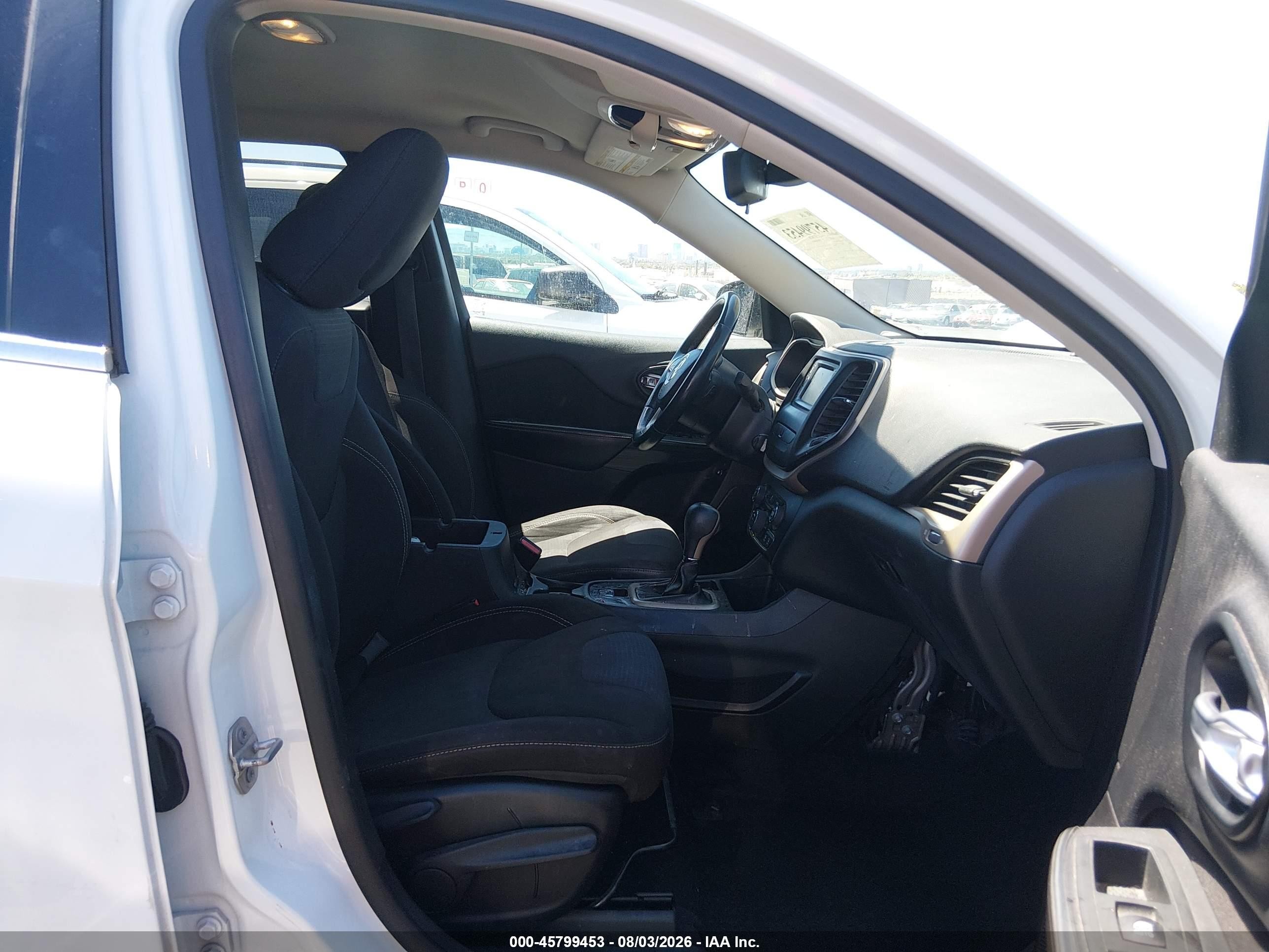 2015 Jeep Cherokee Latitude Белый vin: 1C4PJLCB7FW627889