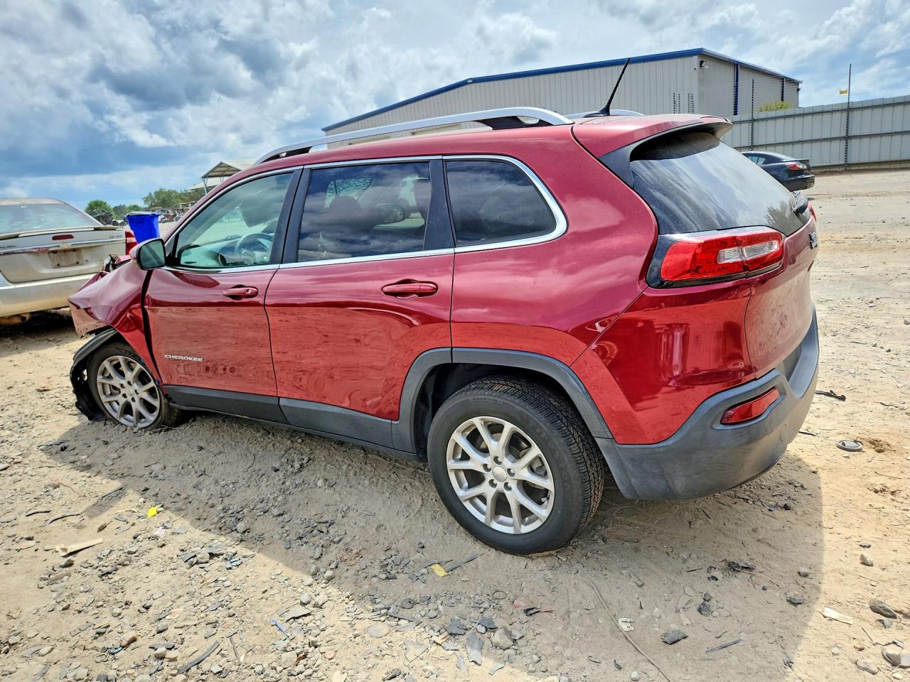 2015 Jeep Cherokee Latitude Red vin: 1C4PJLCB7FW643123