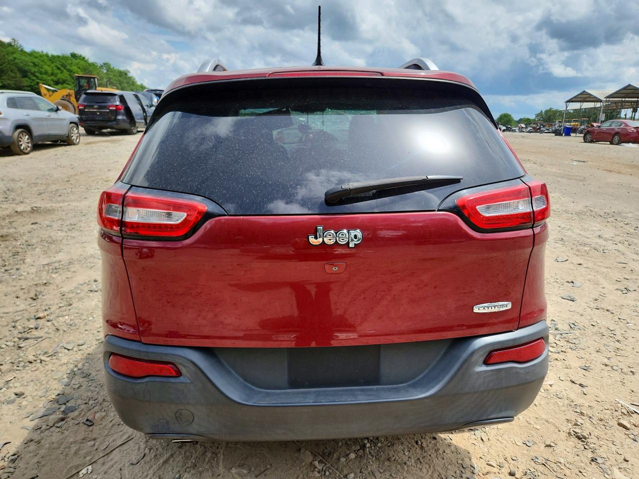 2015 Jeep Cherokee Latitude Red vin: 1C4PJLCB7FW643123