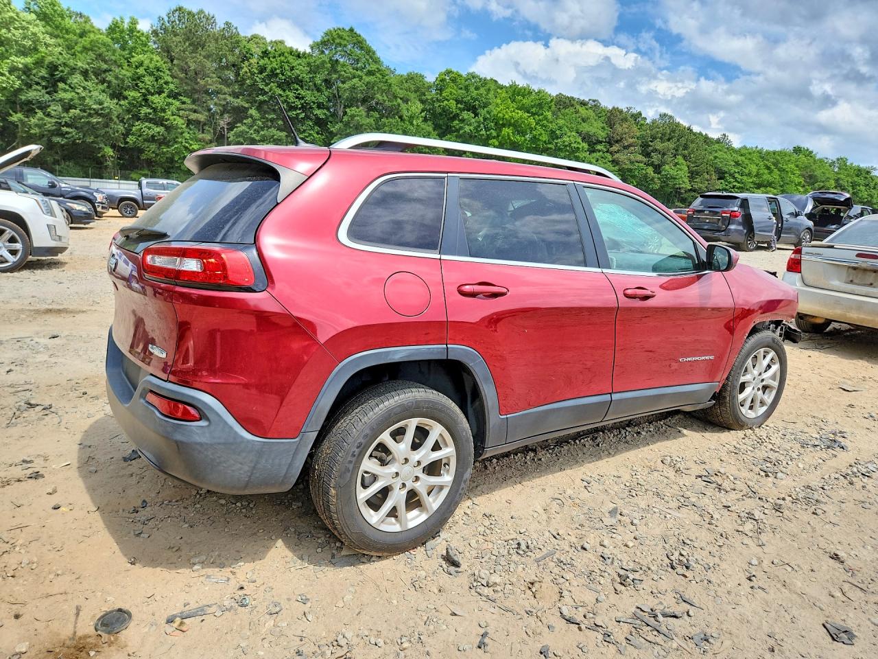 2015 Jeep Cherokee Latitude Red vin: 1C4PJLCB7FW643123