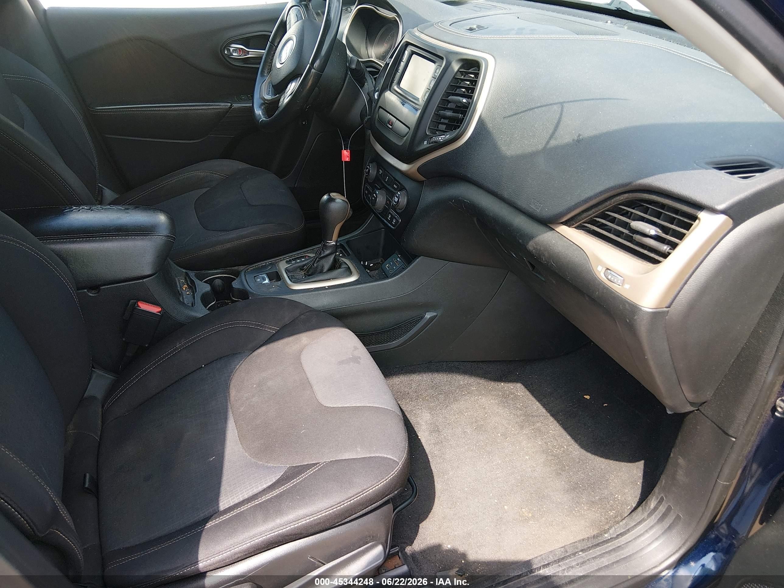 2015 Jeep Cherokee Latitude Blue vin: 1C4PJLCB7FW655529