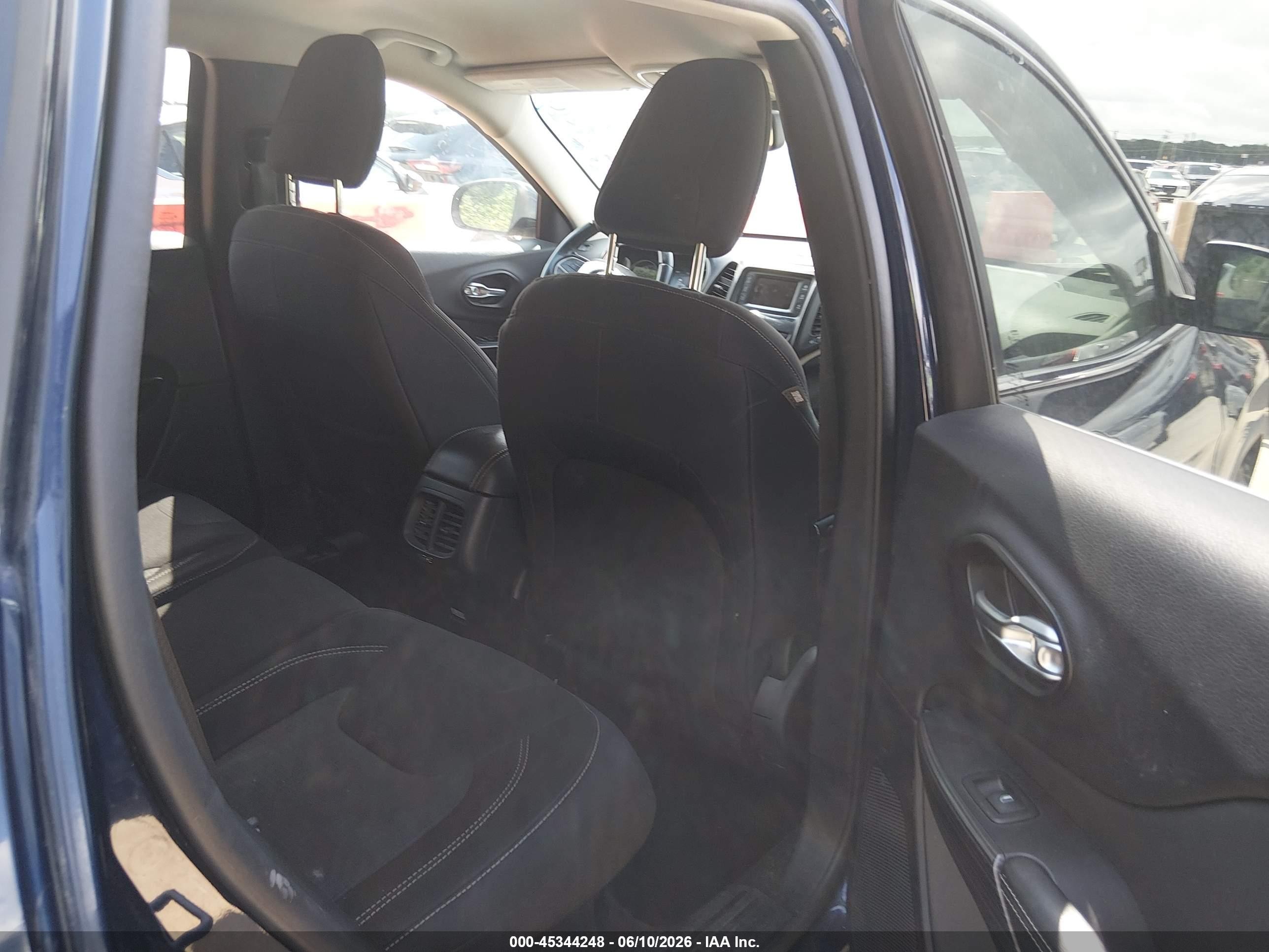 2015 Jeep Cherokee Latitude Blue vin: 1C4PJLCB7FW655529
