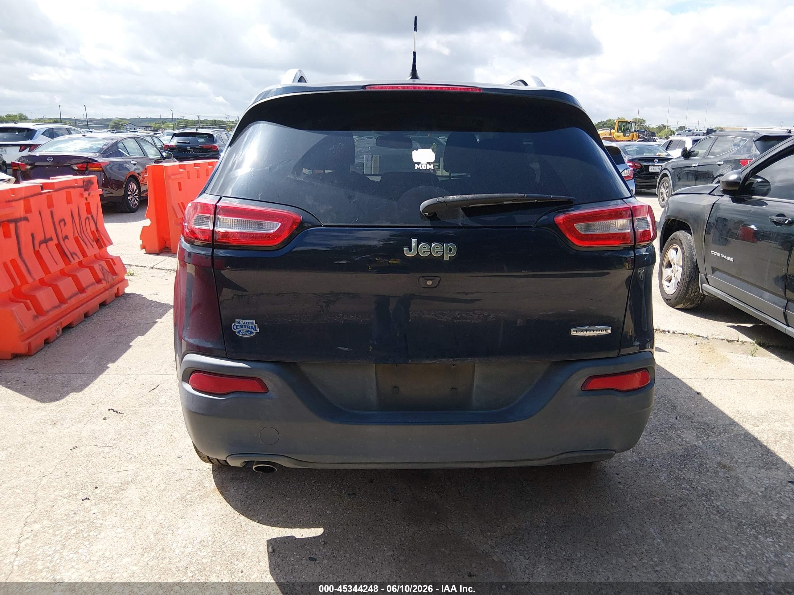 2015 Jeep Cherokee Latitude Blue vin: 1C4PJLCB7FW655529