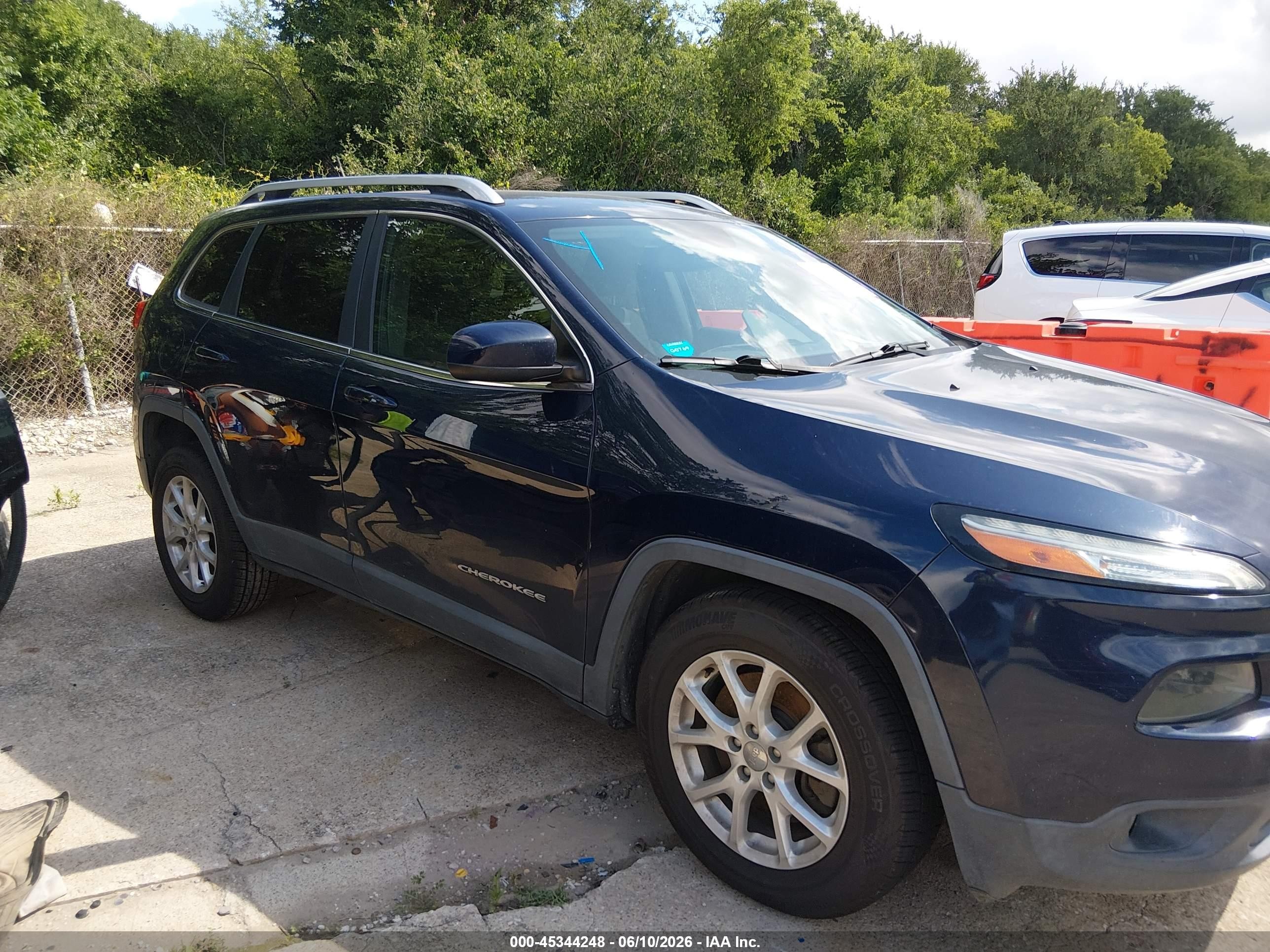 2015 Jeep Cherokee Latitude Blue vin: 1C4PJLCB7FW655529