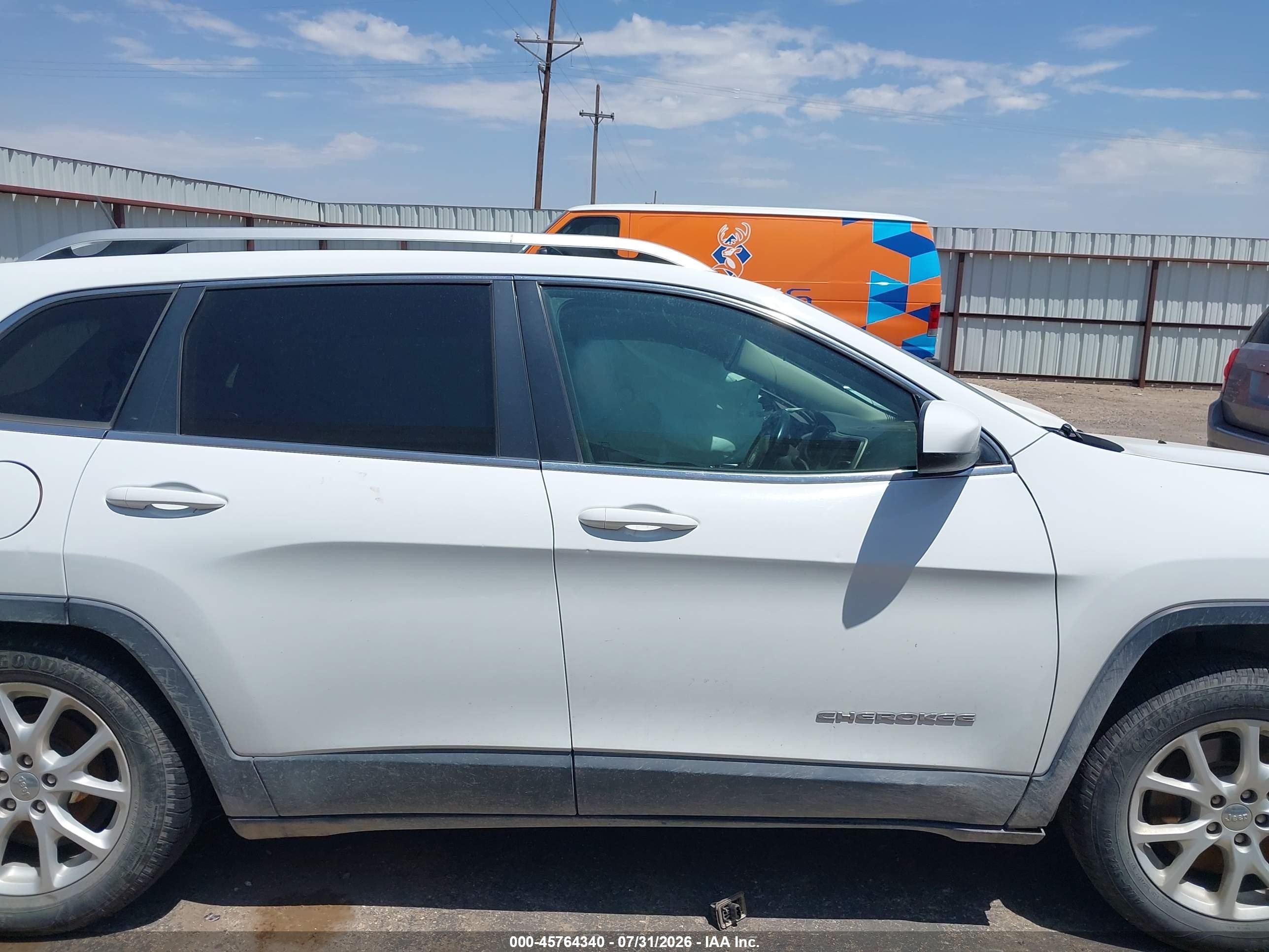 2015 Jeep Cherokee Latitude White vin: 1C4PJLCB7FW690653