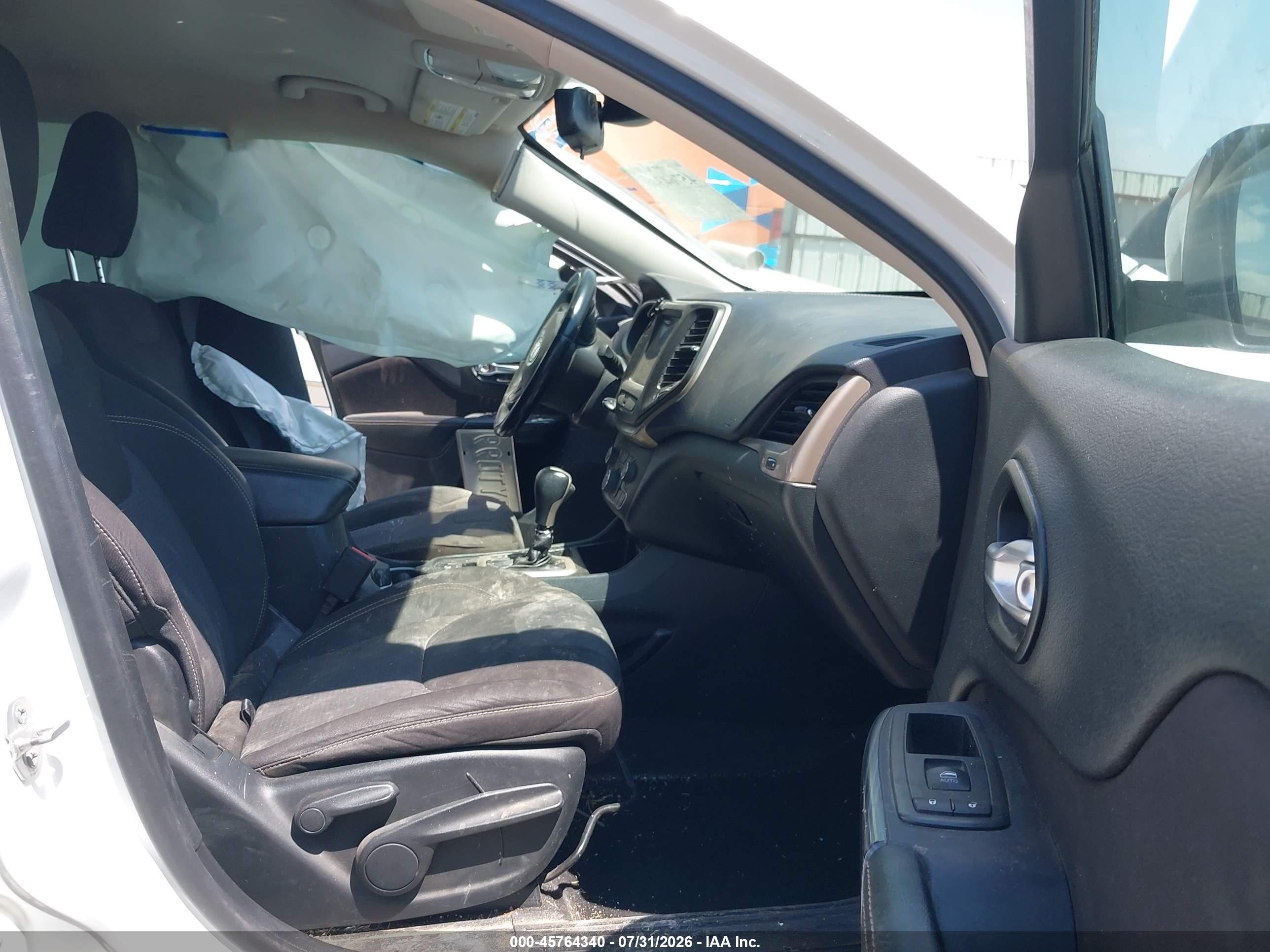 2015 Jeep Cherokee Latitude White vin: 1C4PJLCB7FW690653