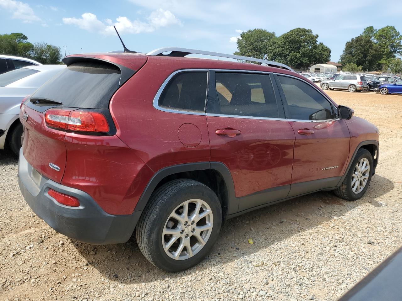 2015 Jeep Cherokee Latitude Red vin: 1C4PJLCB7FW712697
