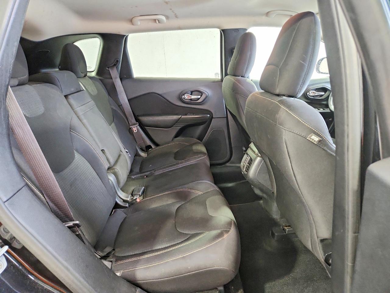 2015 Jeep Cherokee Latitude Черный vin: 1C4PJLCB7FW742556
