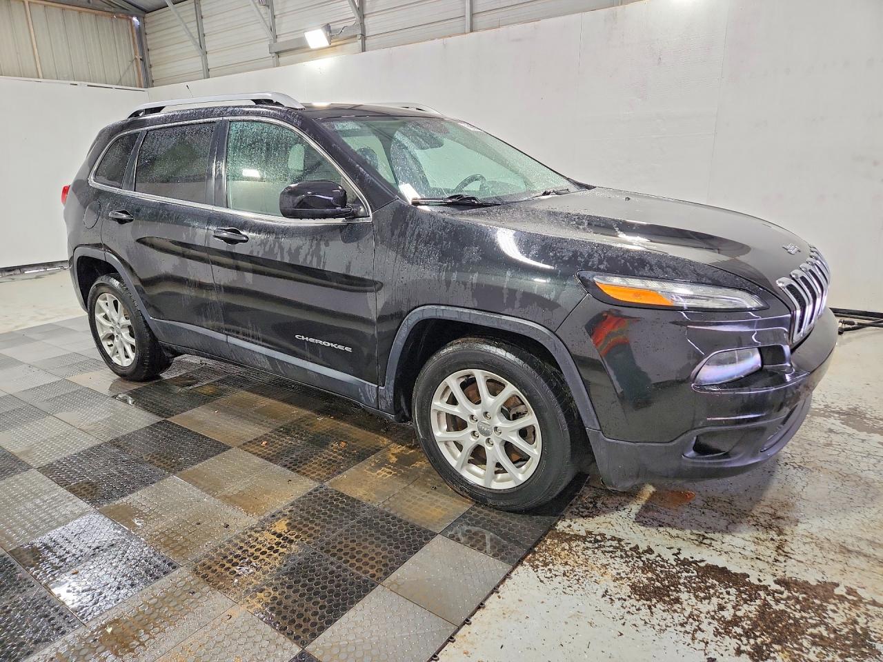2015 Jeep Cherokee Latitude Черный vin: 1C4PJLCB7FW742556