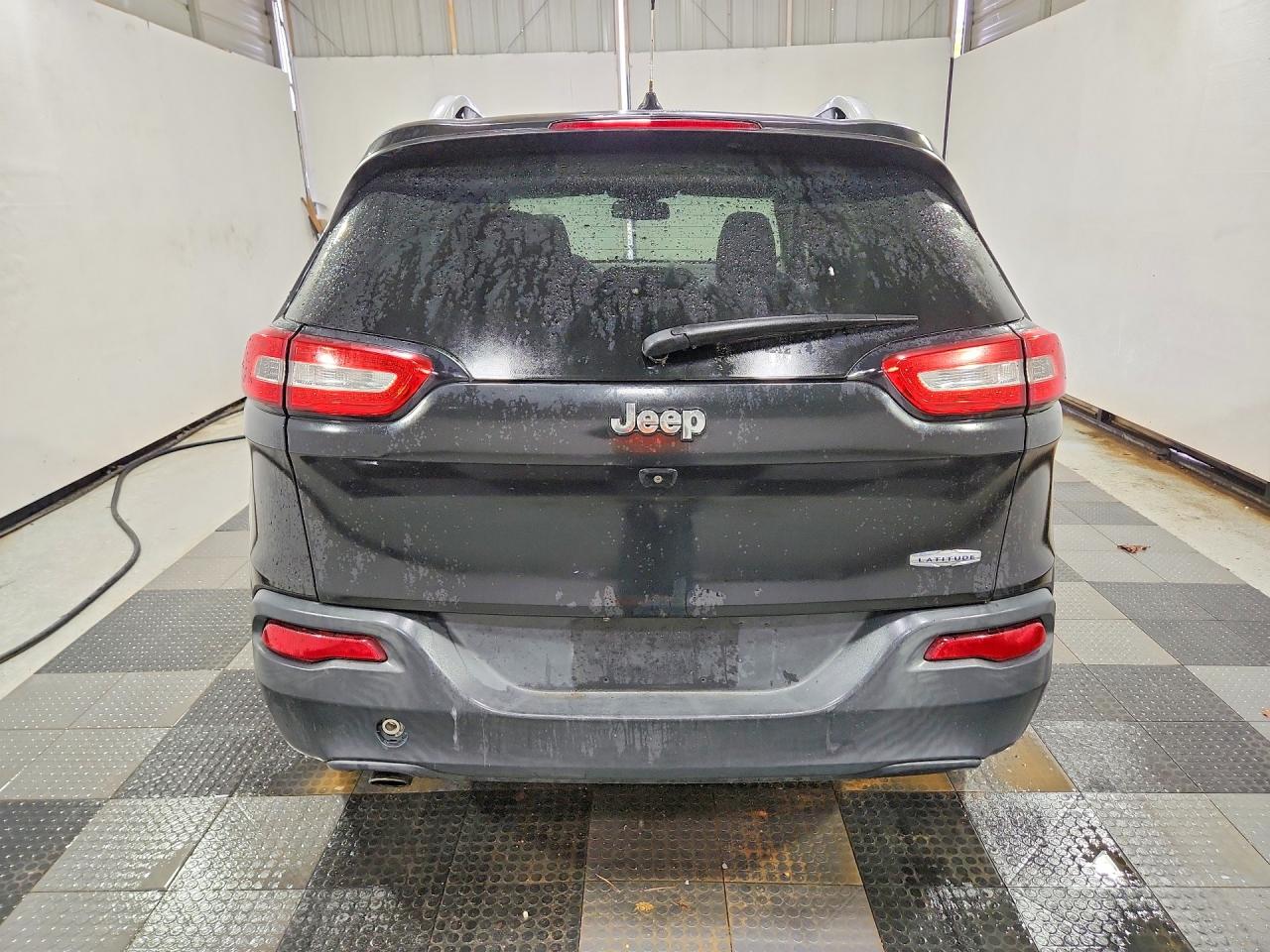 2015 Jeep Cherokee Latitude Черный vin: 1C4PJLCB7FW742556