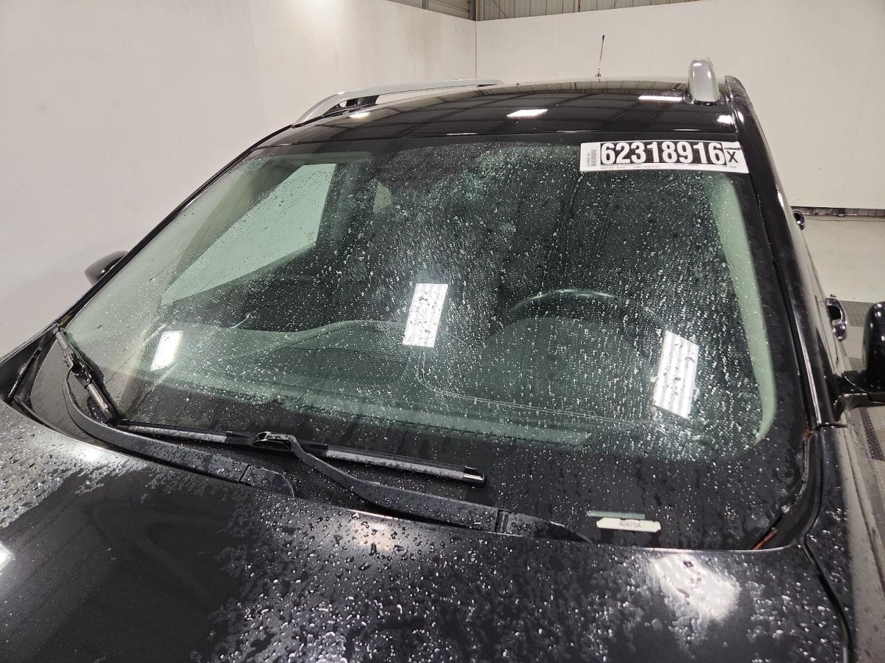 2015 Jeep Cherokee Latitude Черный vin: 1C4PJLCB7FW742556 Damage: Windshield, Broken, Replacement Required