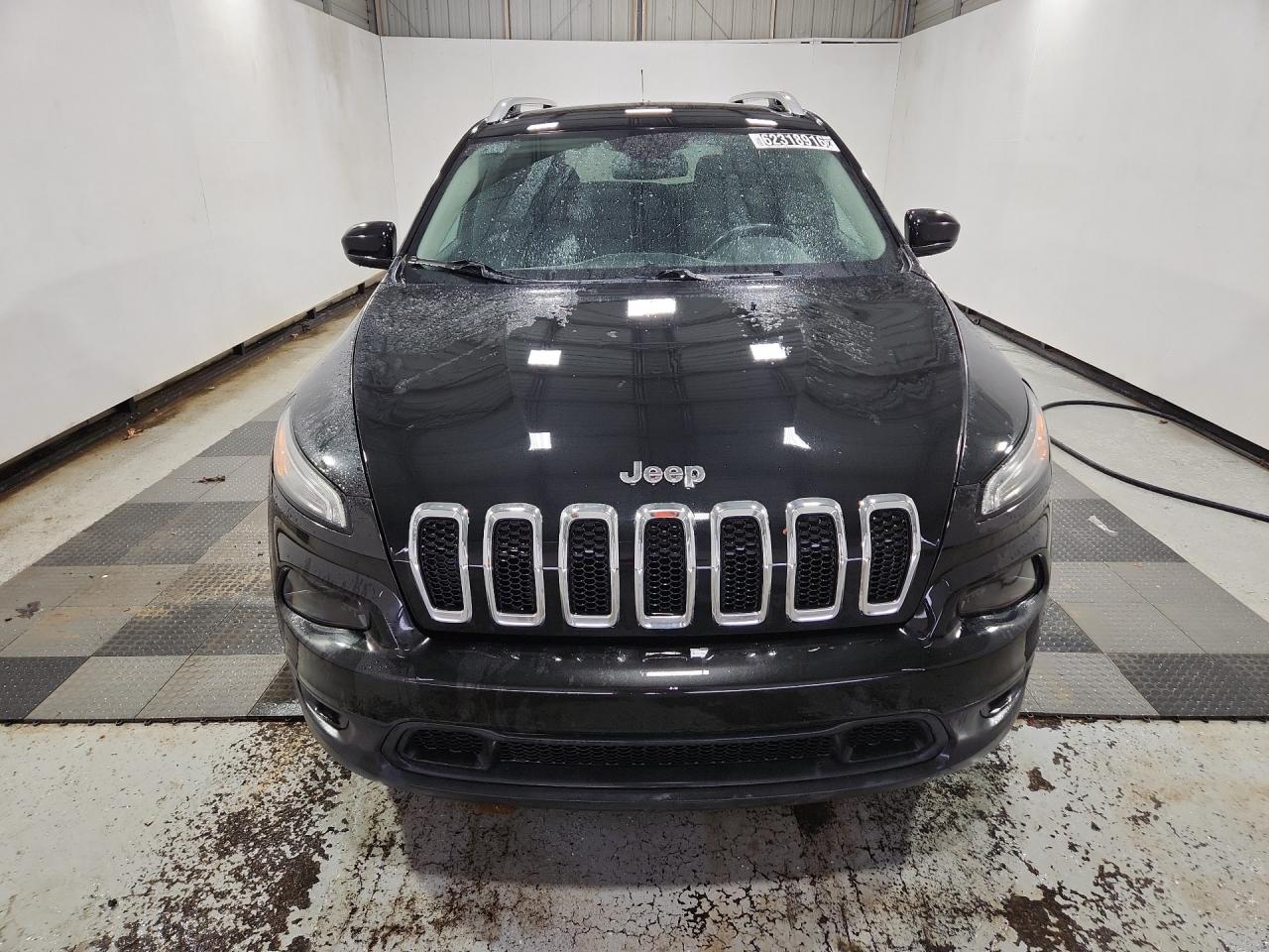 2015 Jeep Cherokee Latitude Черный vin: 1C4PJLCB7FW742556 Damage: Front Bumper/Cover, Scraped, 3 To 4 Inches