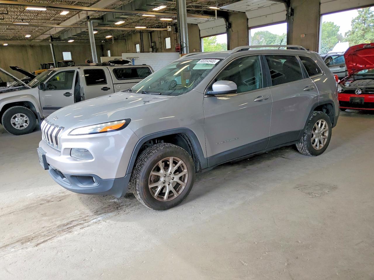 2015 Jeep Cherokee Latitude Silver vin: 1C4PJLCB7FW790705