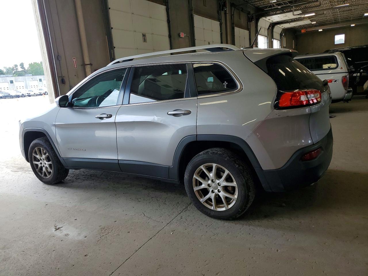 2015 Jeep Cherokee Latitude Silver vin: 1C4PJLCB7FW790705