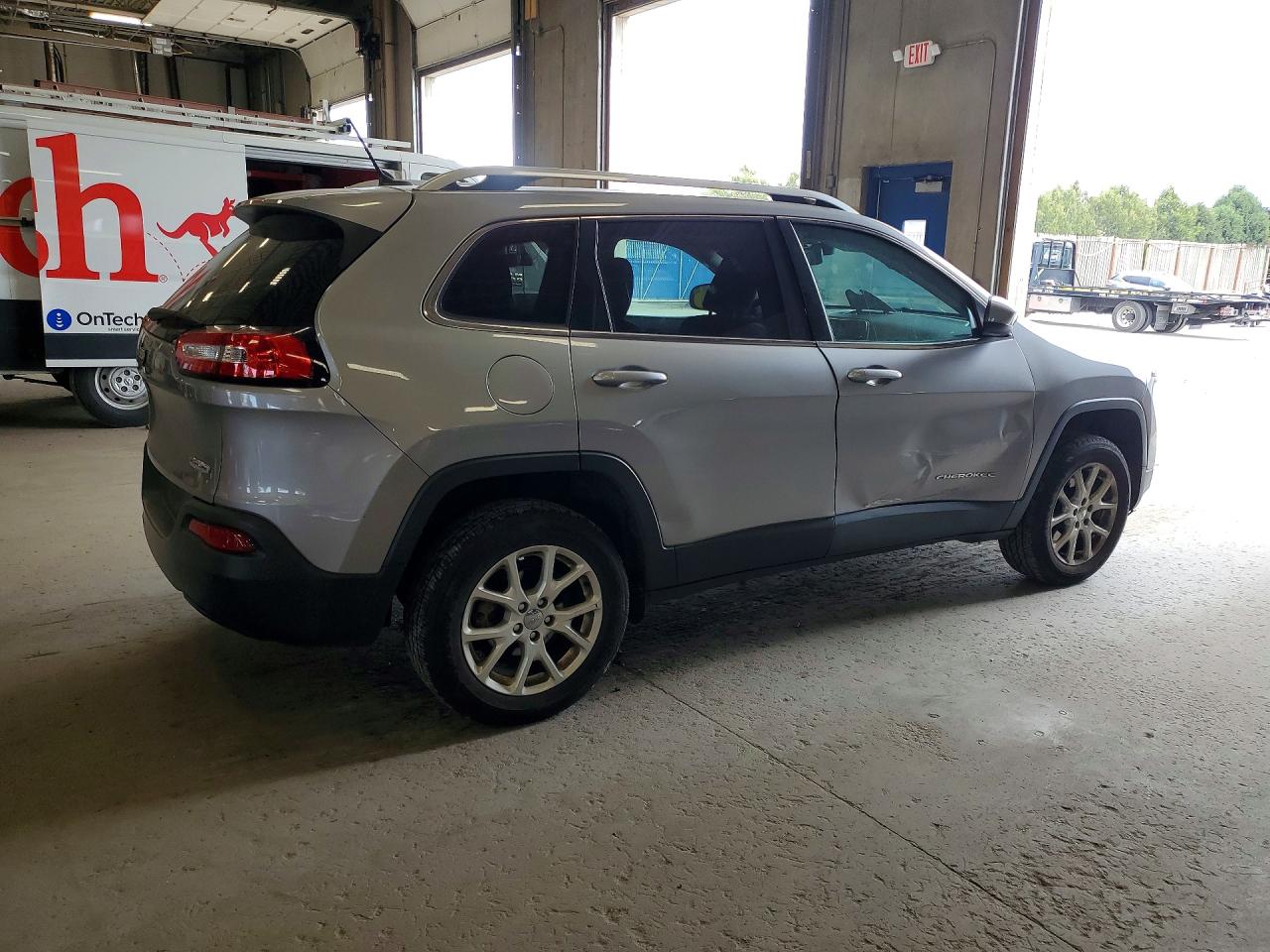2015 Jeep Cherokee Latitude Silver vin: 1C4PJLCB7FW790705