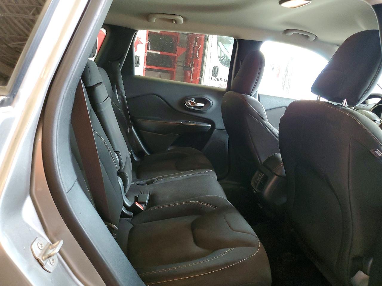2015 Jeep Cherokee Latitude Silver vin: 1C4PJLCB7FW790705