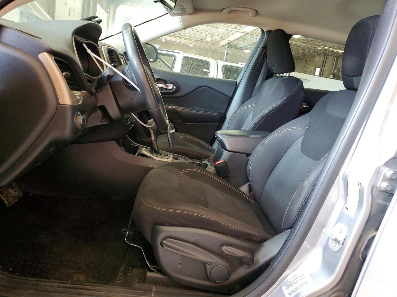 2015 Jeep Cherokee Latitude Silver vin: 1C4PJLCB7FW790705