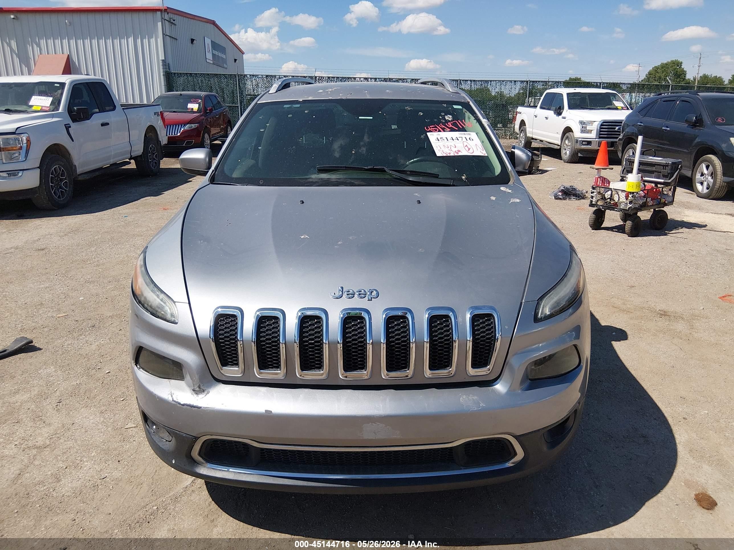 2016 Jeep Cherokee Latitude Silver vin: 1C4PJLCB7GW335984
