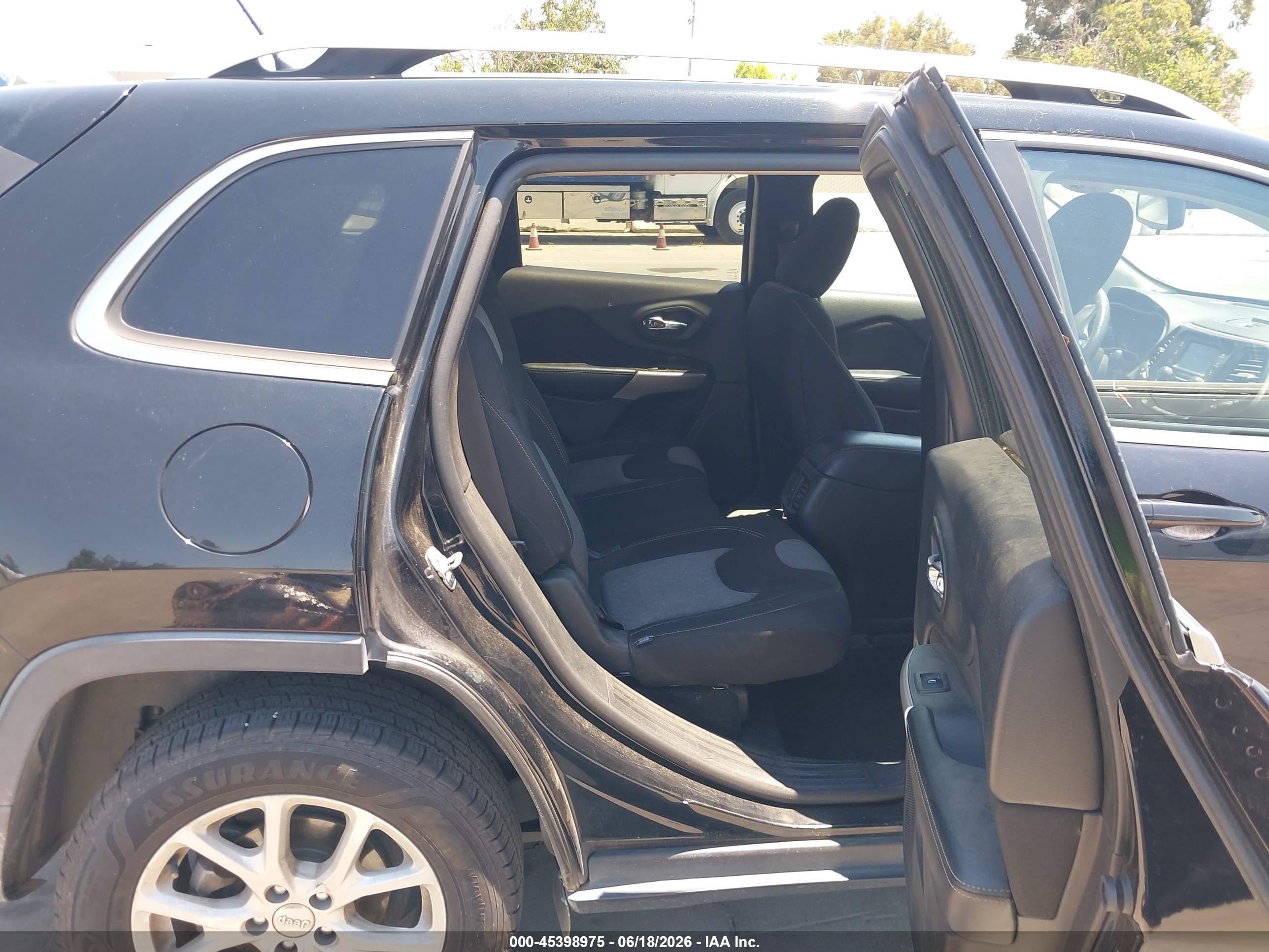 2018 Jeep Cherokee Latitude Fwd Black vin: 1C4PJLCB7JD561123