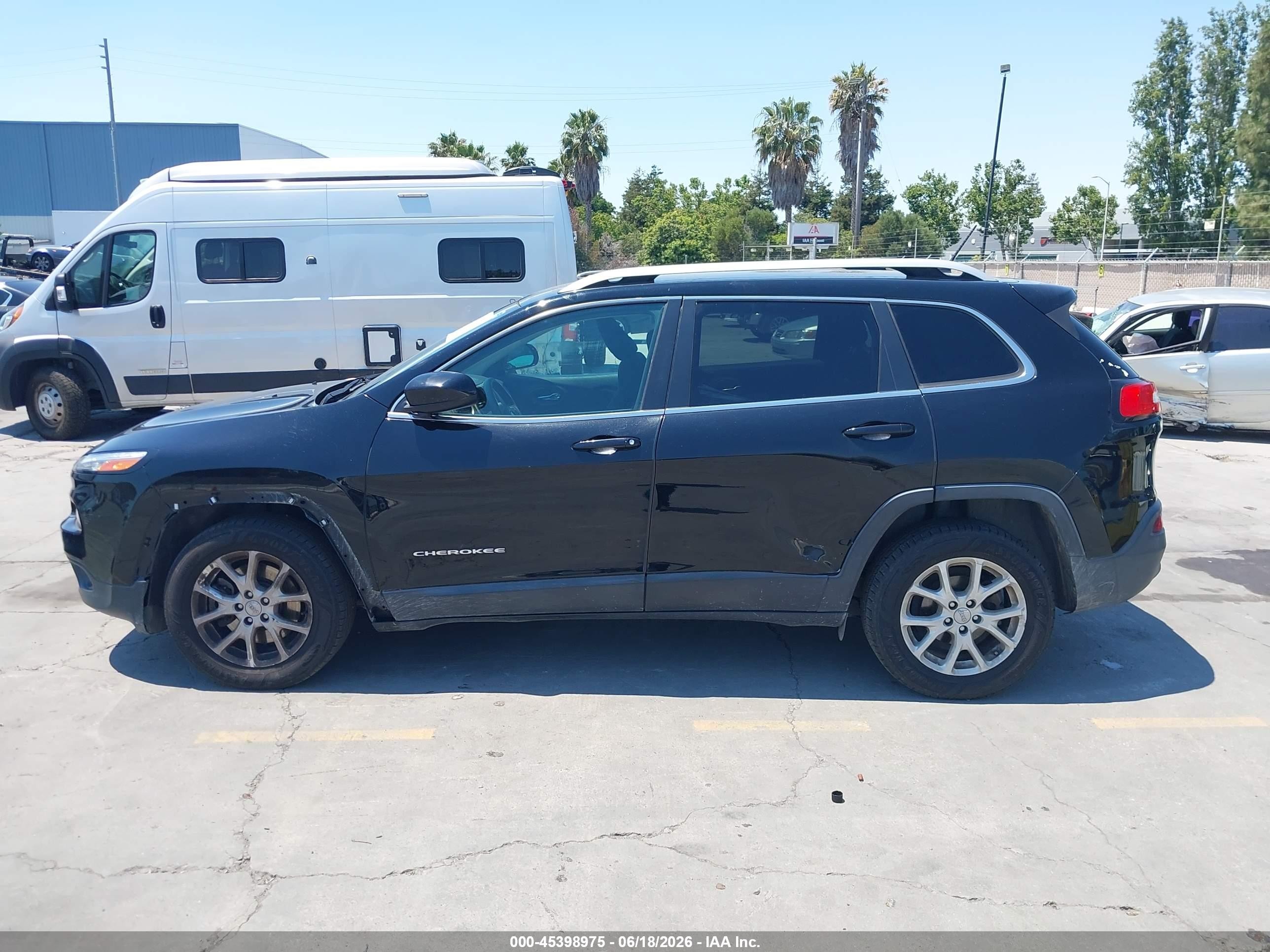 2018 Jeep Cherokee Latitude Fwd Black vin: 1C4PJLCB7JD561123