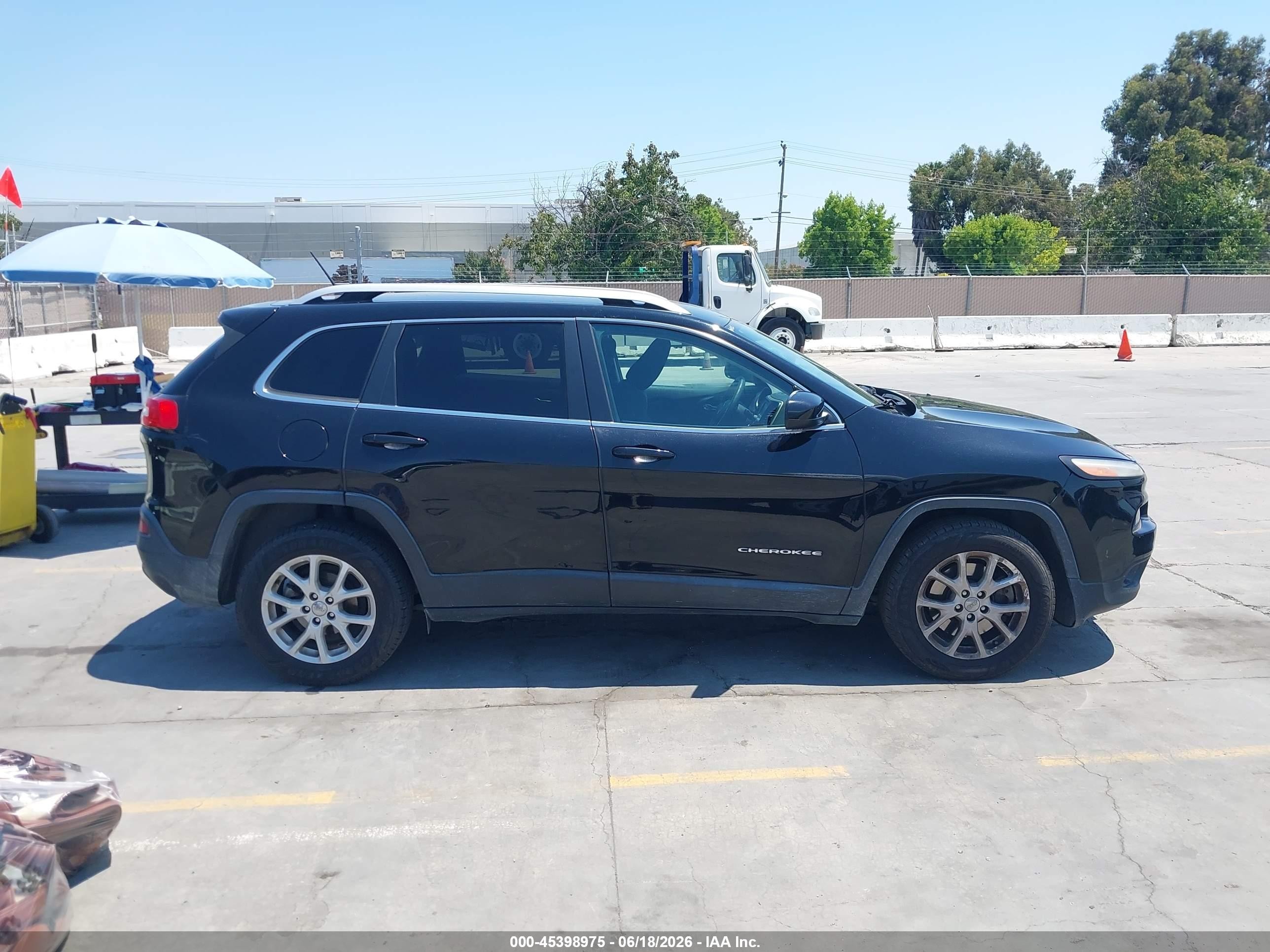 2018 Jeep Cherokee Latitude Fwd Black vin: 1C4PJLCB7JD561123