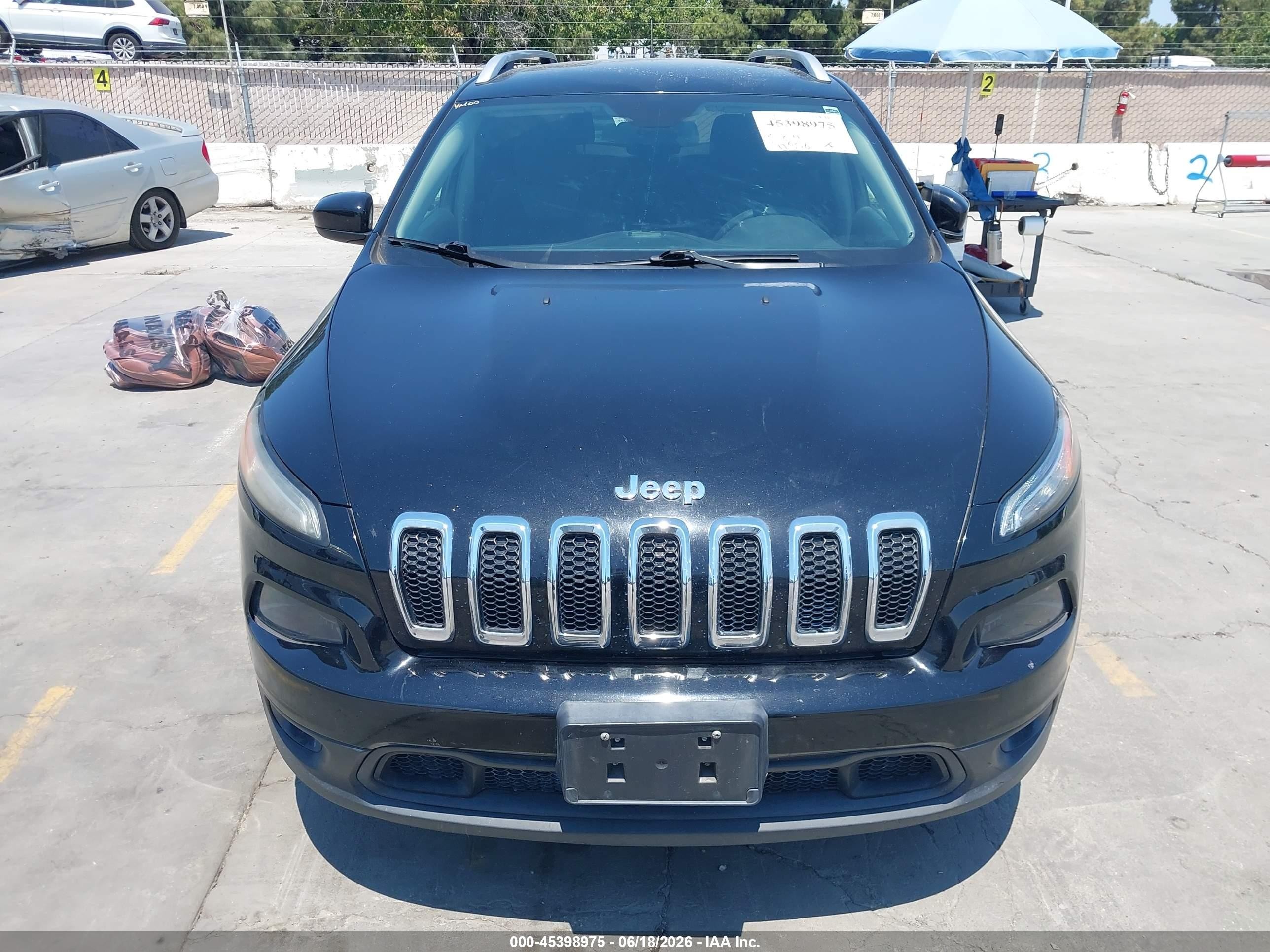 2018 Jeep Cherokee Latitude Fwd Black vin: 1C4PJLCB7JD561123