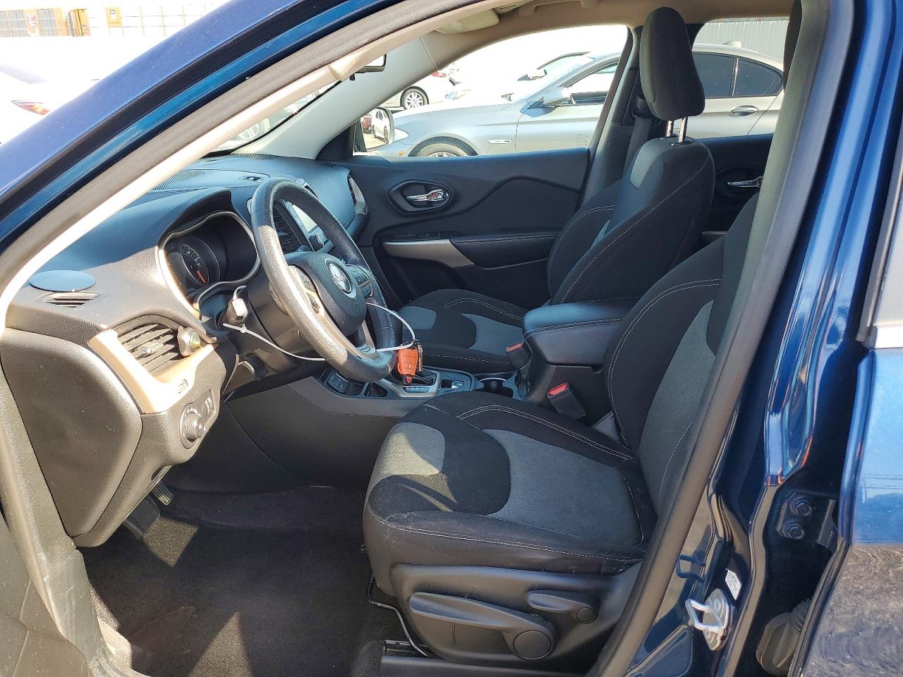 2018 Jeep Cherokee Latitude Blue vin: 1C4PJLCB7JD563468