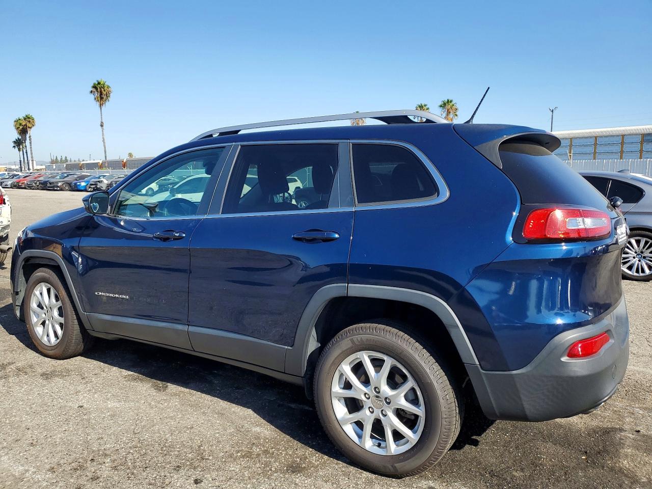 2018 Jeep Cherokee Latitude Blue vin: 1C4PJLCB7JD563468