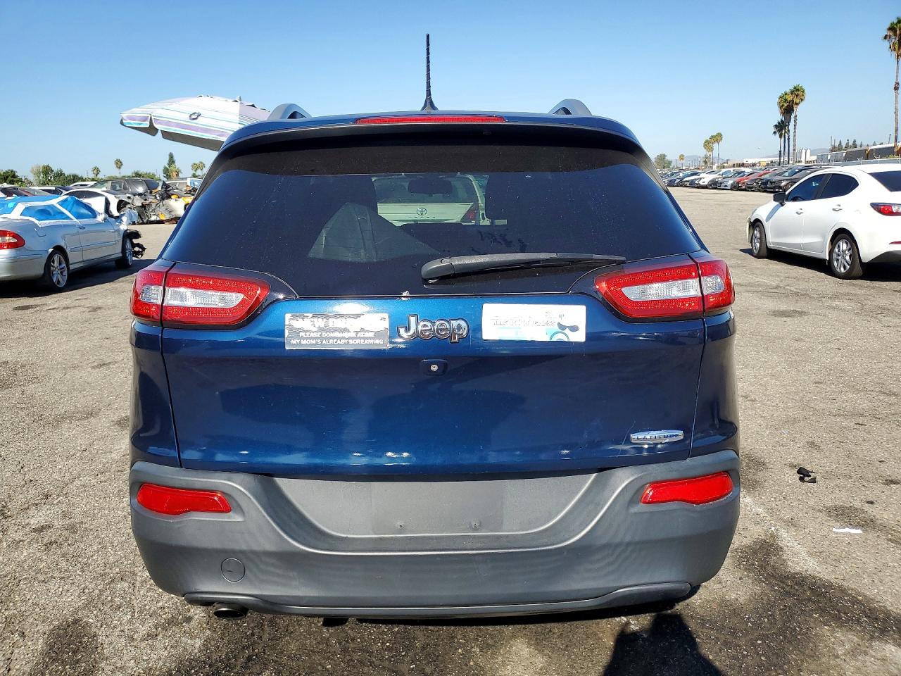 2018 Jeep Cherokee Latitude Blue vin: 1C4PJLCB7JD563468
