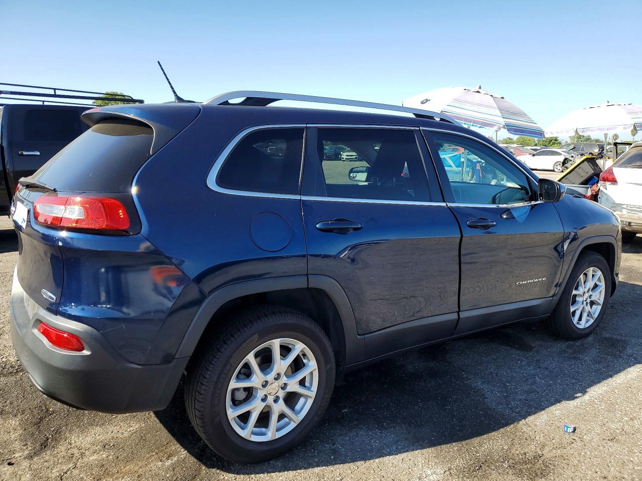 2018 Jeep Cherokee Latitude Blue vin: 1C4PJLCB7JD563468