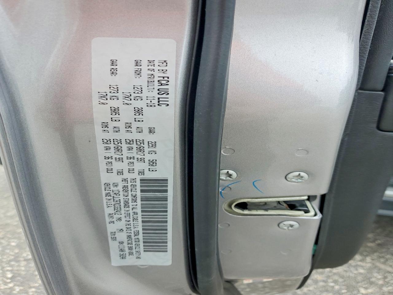 2019 Jeep Cherokee Latitude Silver vin: 1C4PJLCB7KD332412
