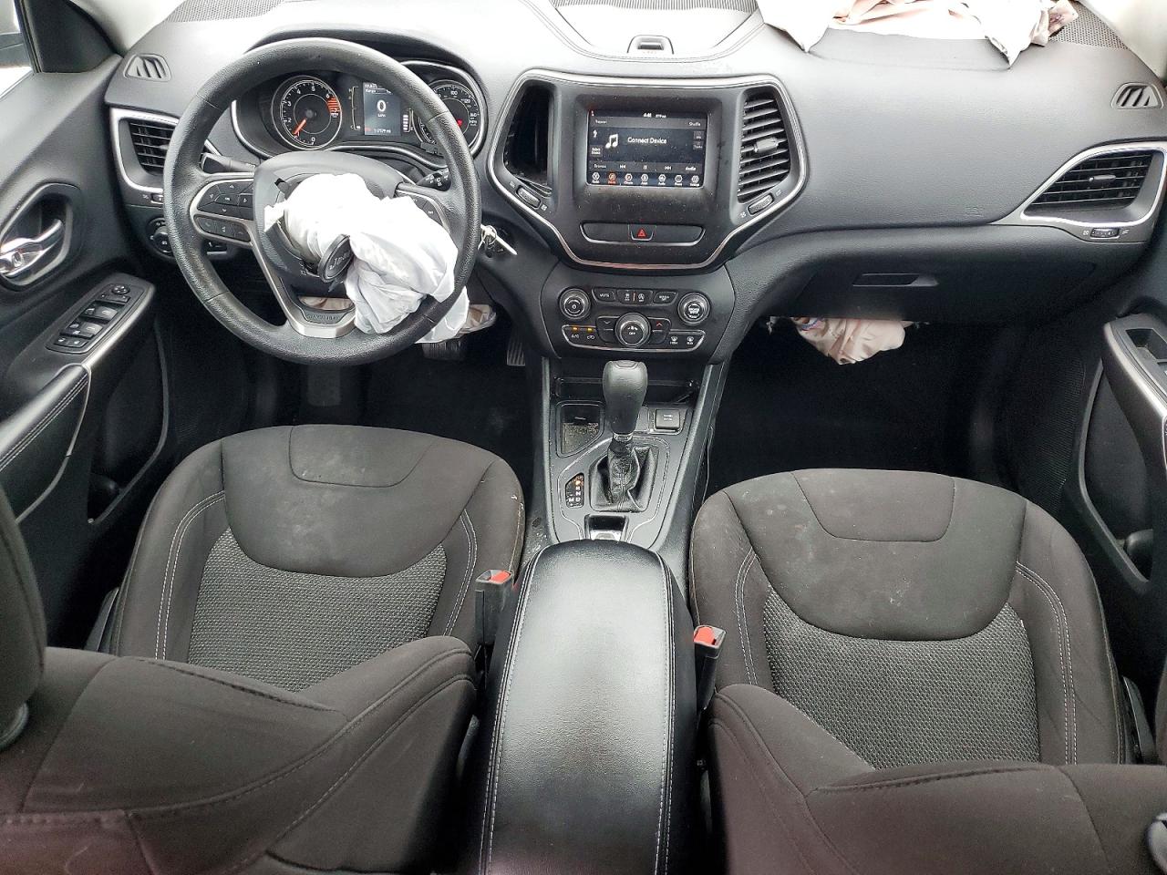 2019 Jeep Cherokee Latitude Silver vin: 1C4PJLCB7KD332412