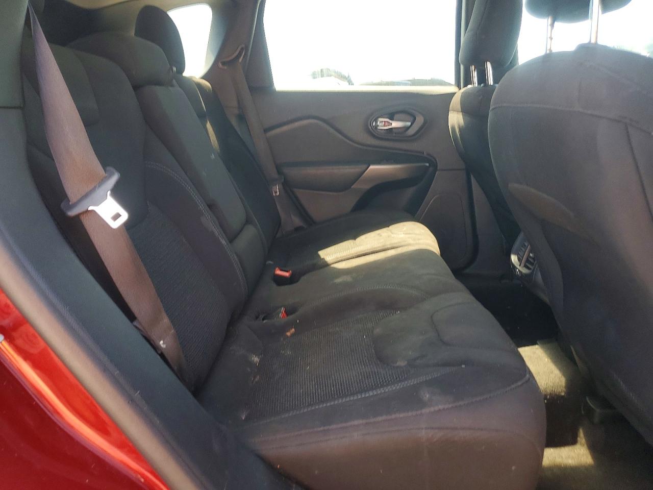 2019 Jeep Cherokee Latitude Maroon vin: 1C4PJLCB7KD488241