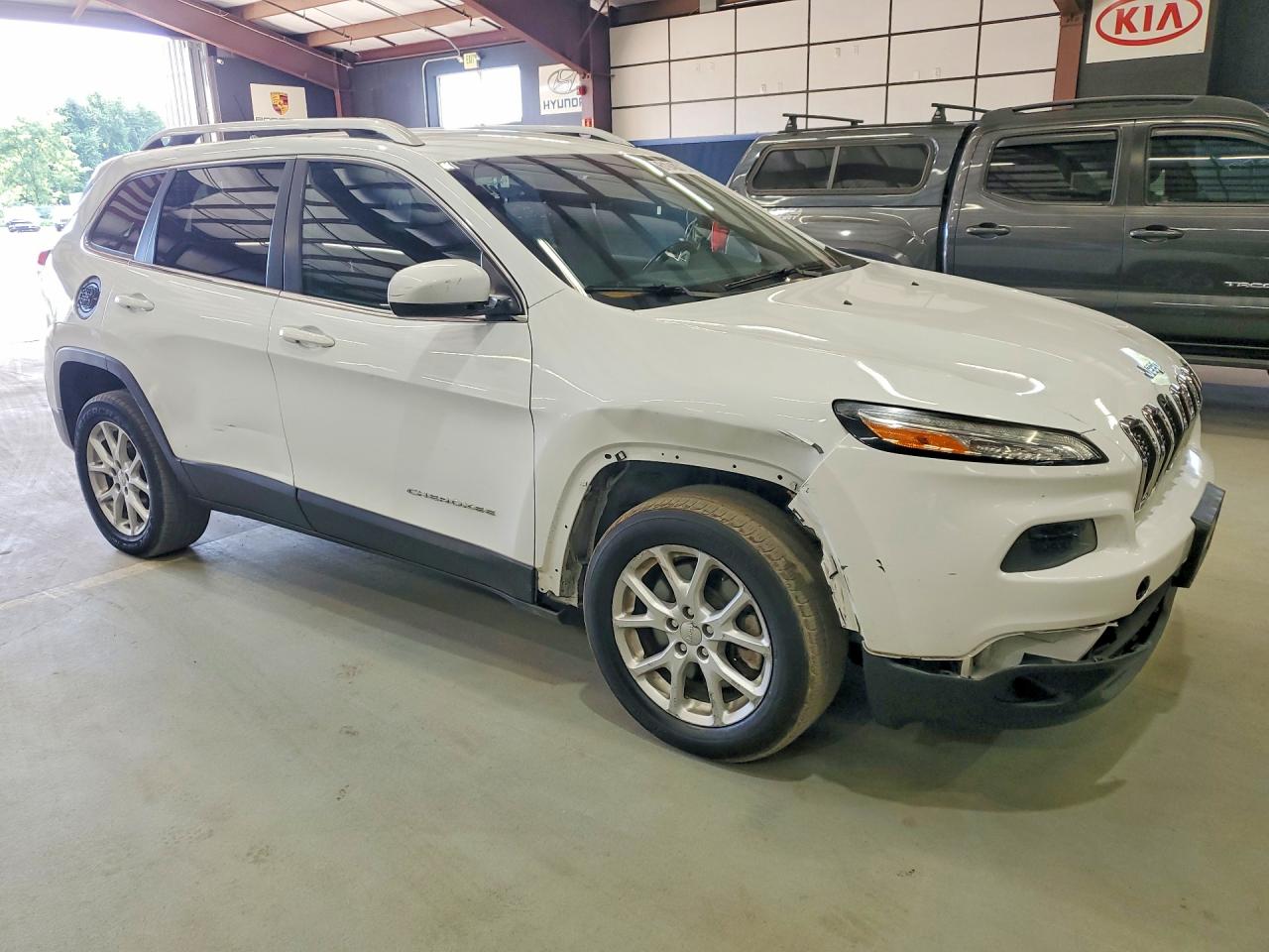2014 Jeep Cherokee Latitude White vin: 1C4PJLCB8EW149237