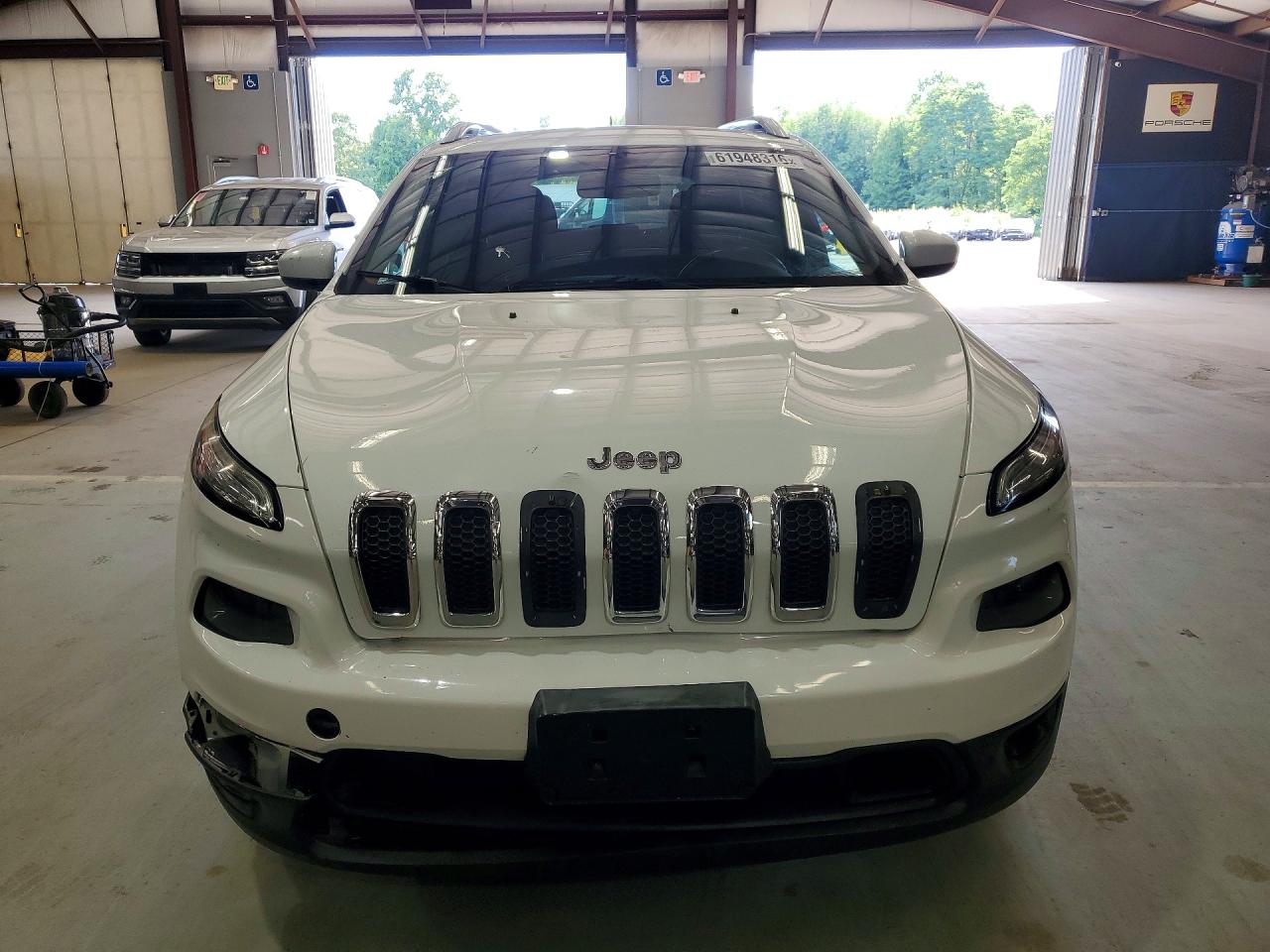 2014 Jeep Cherokee Latitude White vin: 1C4PJLCB8EW149237