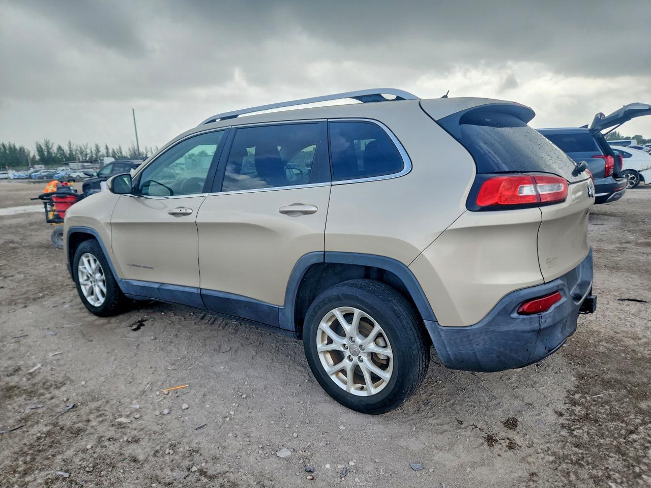 2014 Jeep Cherokee Latitude Beige vin: 1C4PJLCB8EW252934