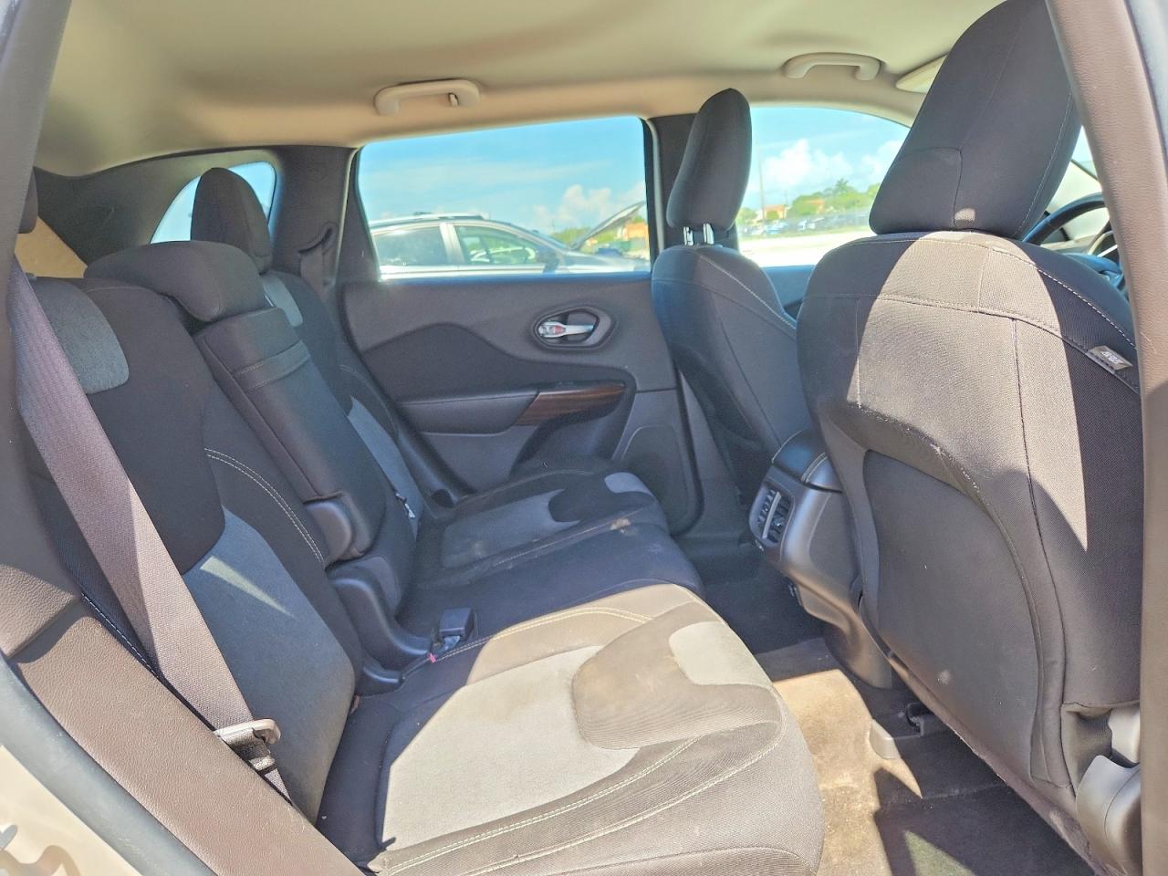 2014 Jeep Cherokee Latitude Beige vin: 1C4PJLCB8EW252934