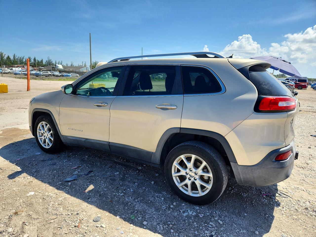 2014 Jeep Cherokee Latitude Beige vin: 1C4PJLCB8EW252934