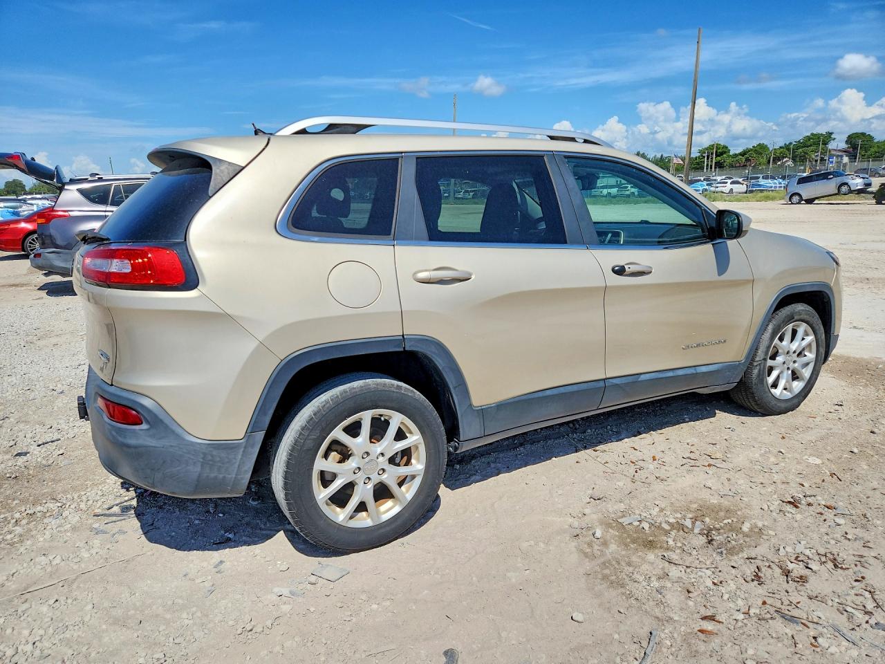 2014 Jeep Cherokee Latitude Beige vin: 1C4PJLCB8EW252934